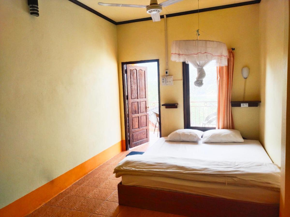 Pdv Guesthouse Muang Ngoi Buitenkant foto